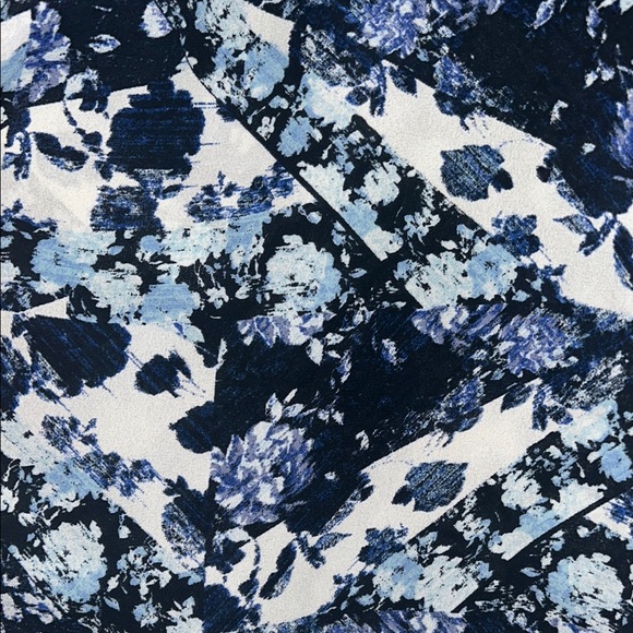 Lush Blue and White Open Front Blouse - Picture 3 of 4